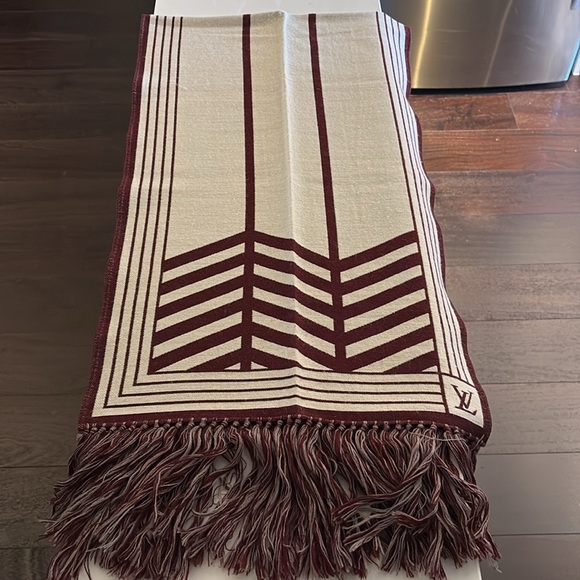 Louis Vuitton Reversible Wool & Silk Muffler Scarf in box - Picture 7 of 14